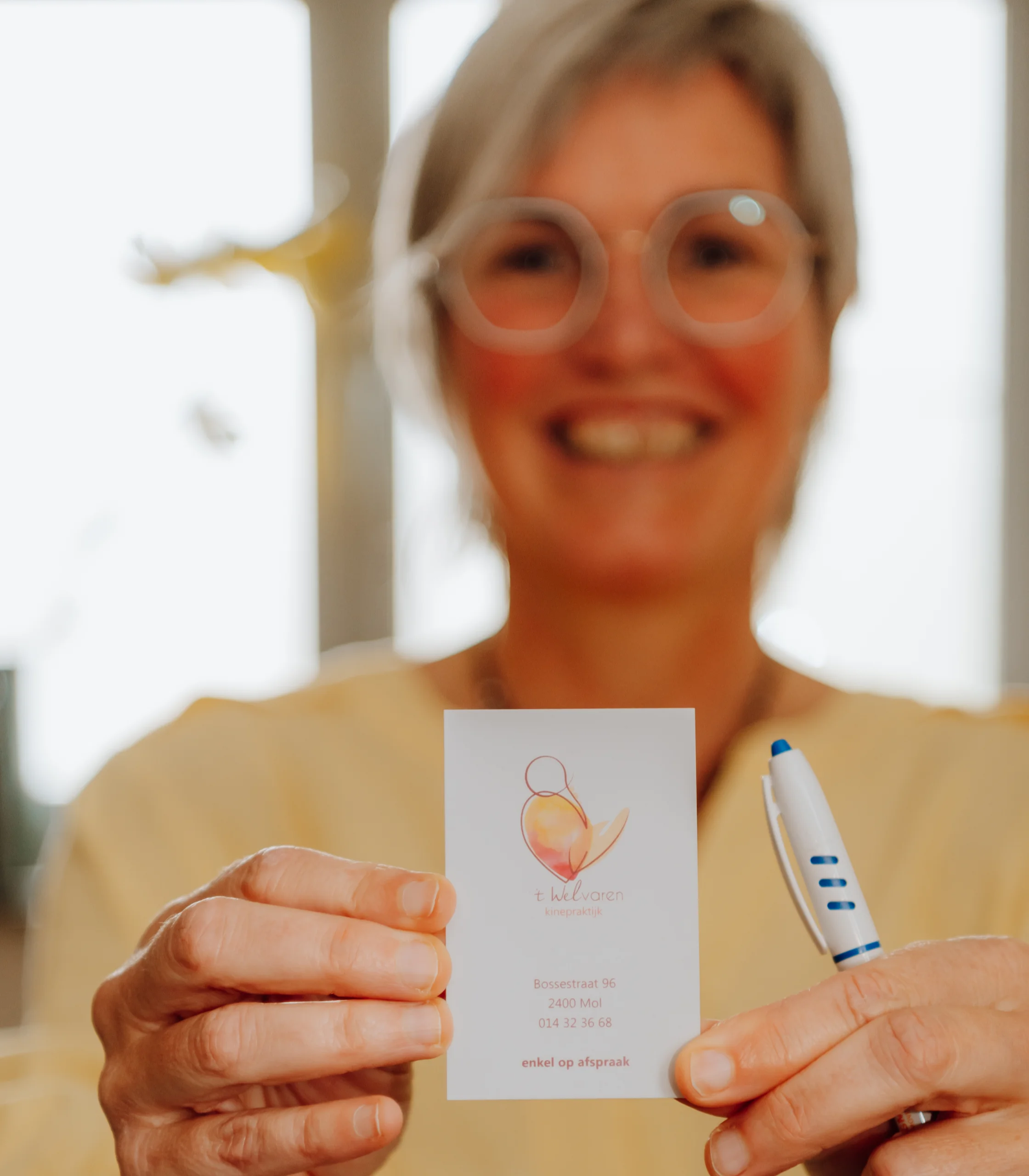 Inge toont een kaartje van 't Welvaren